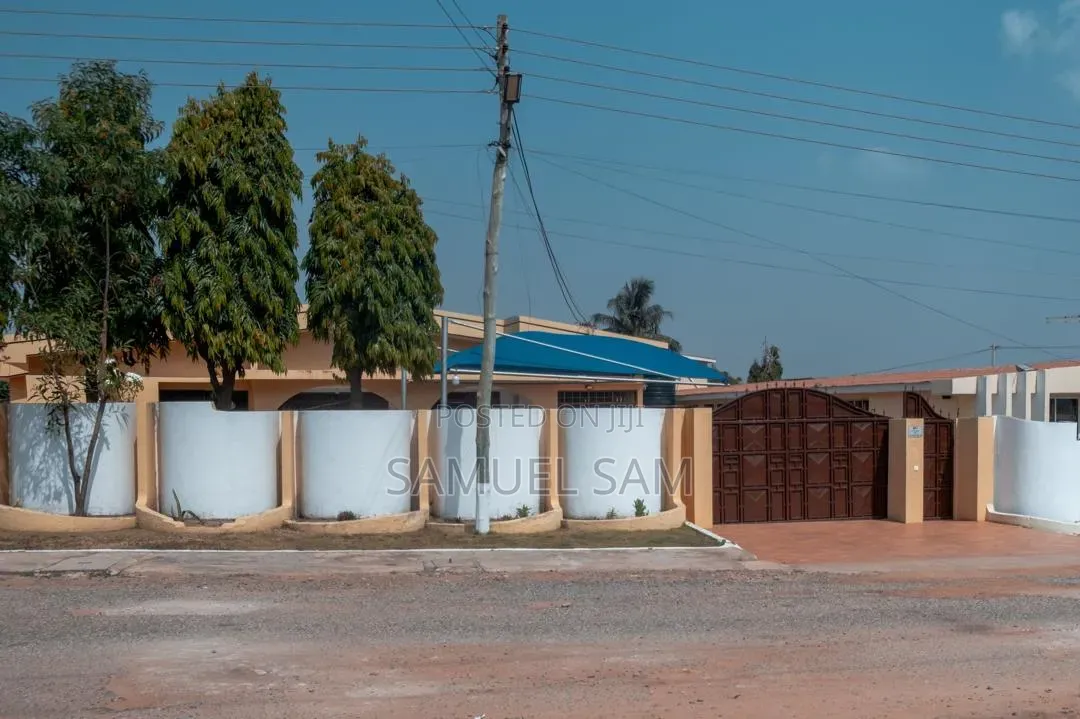 7bdrm House in Tema Sakumono for rent