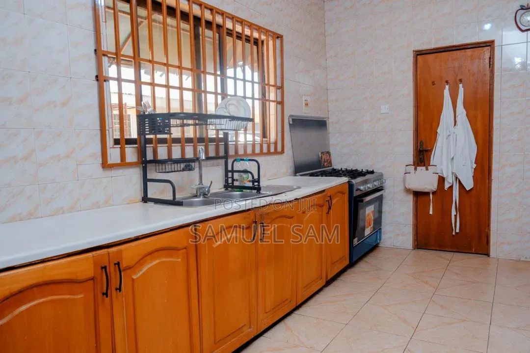7bdrm House in Tema Sakumono for rent