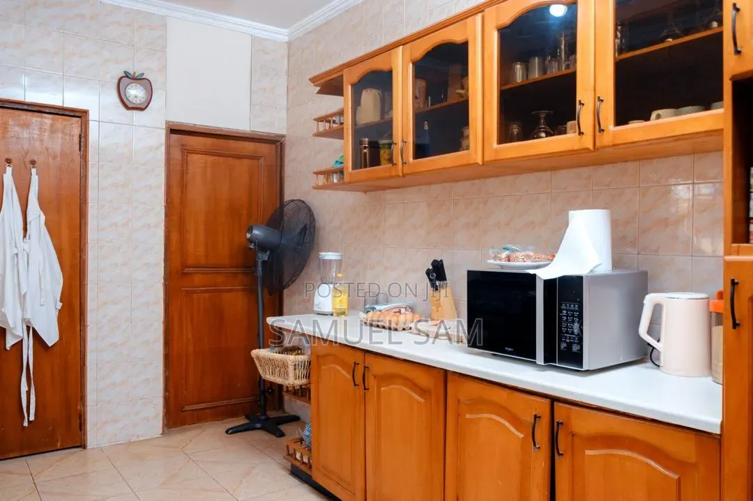 7bdrm House in Tema Sakumono for rent