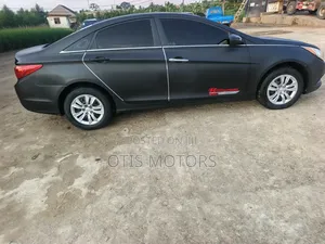 Hyundai Sonata GLS Sedan FWD (2.4L 4cyl 6A) 2013 Matt Black
