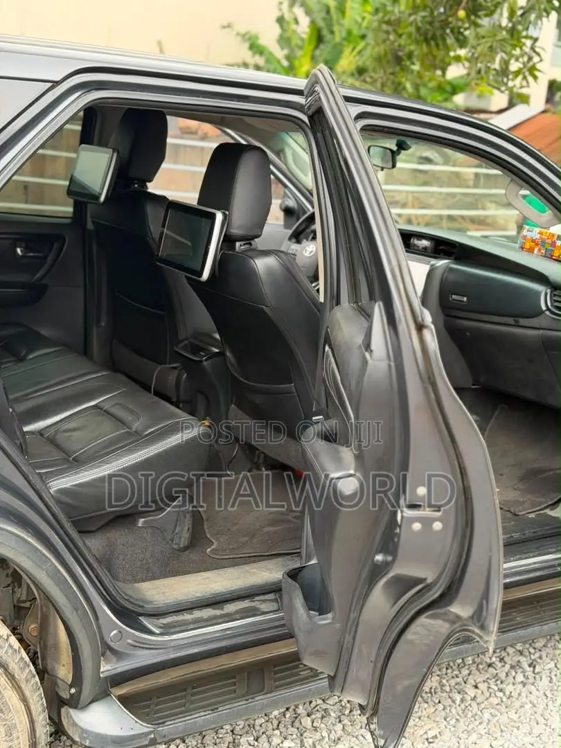 Toyota Fortuner 2.4 D AWD 2022 Black