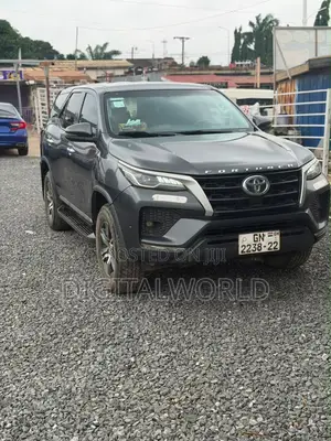 Toyota Fortuner 2.4 D AWD 2022 Black