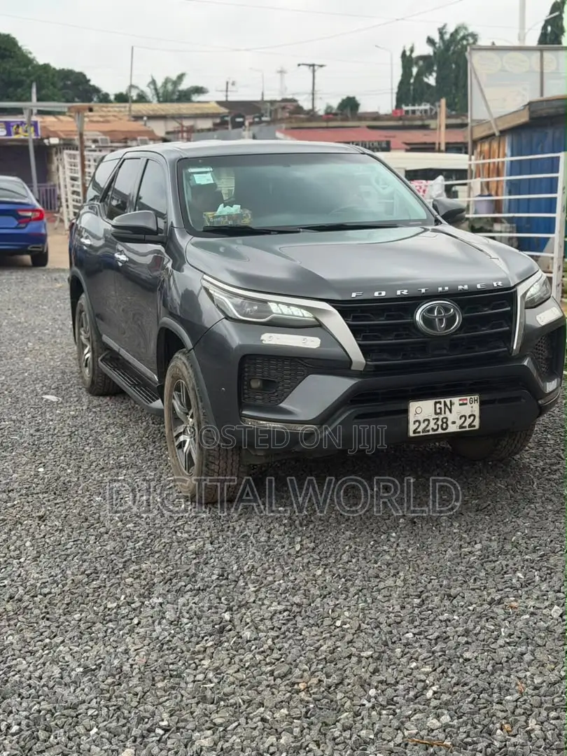Toyota Fortuner 2.4 D AWD 2022 Black