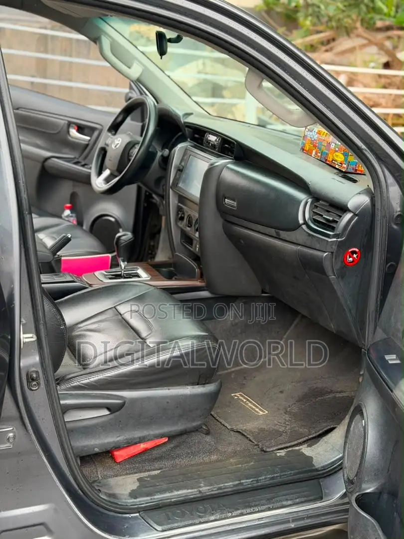 Toyota Fortuner 2.4 D AWD 2022 Black