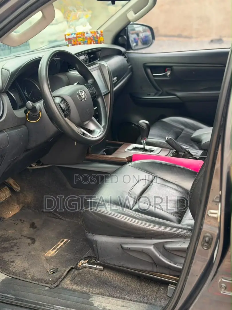 Toyota Fortuner 2.4 D AWD 2022 Black