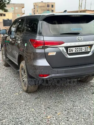 Toyota Fortuner 2.4 D AWD 2022 Black