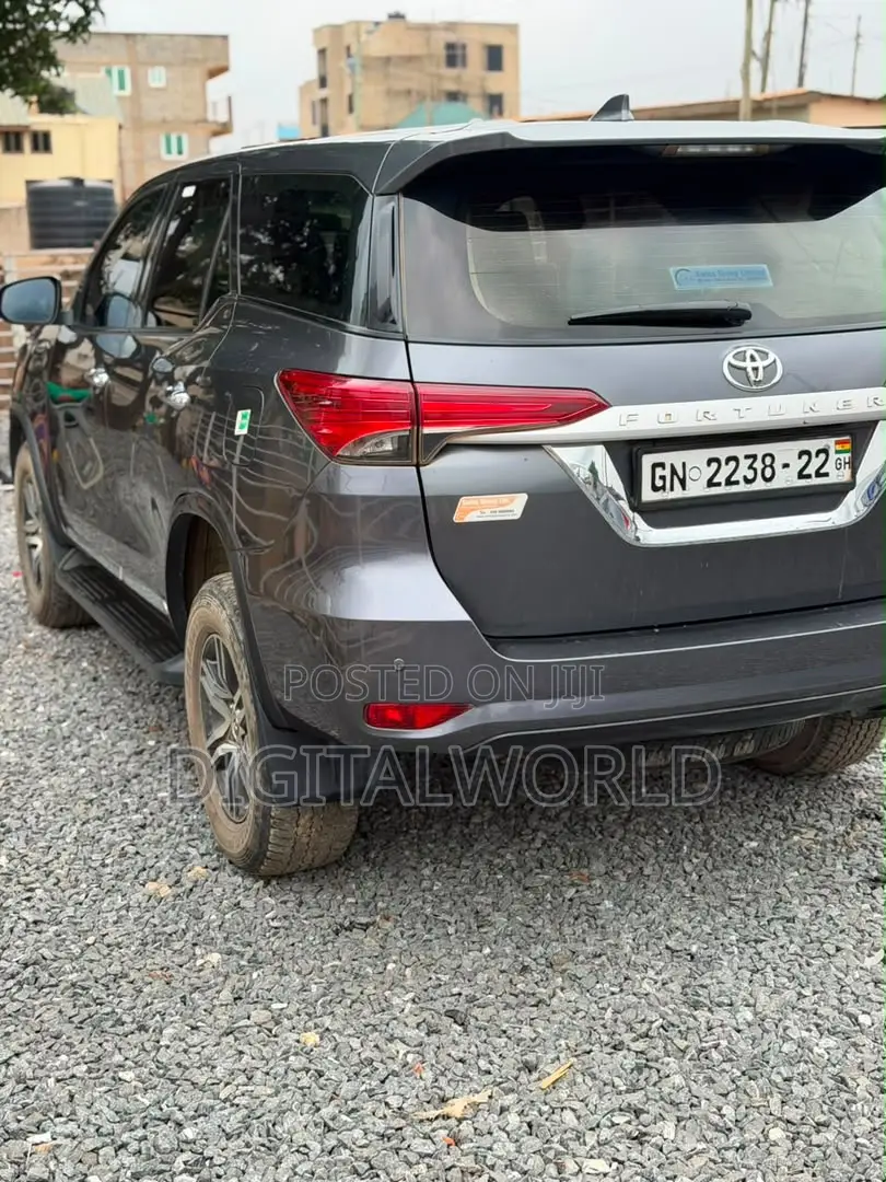 Toyota Fortuner 2.4 D AWD 2022 Black