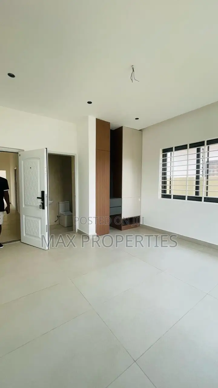 3bdrm House in Pokuase for sale