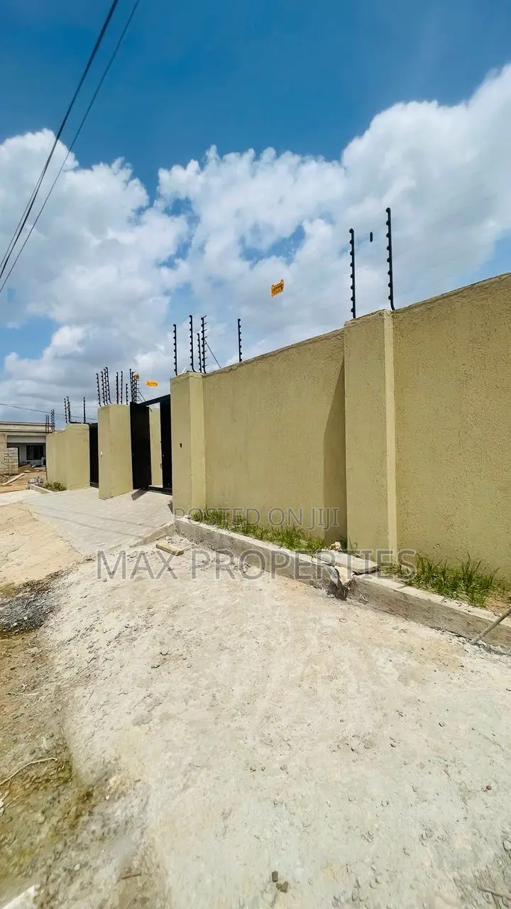 3bdrm House in Pokuase for sale