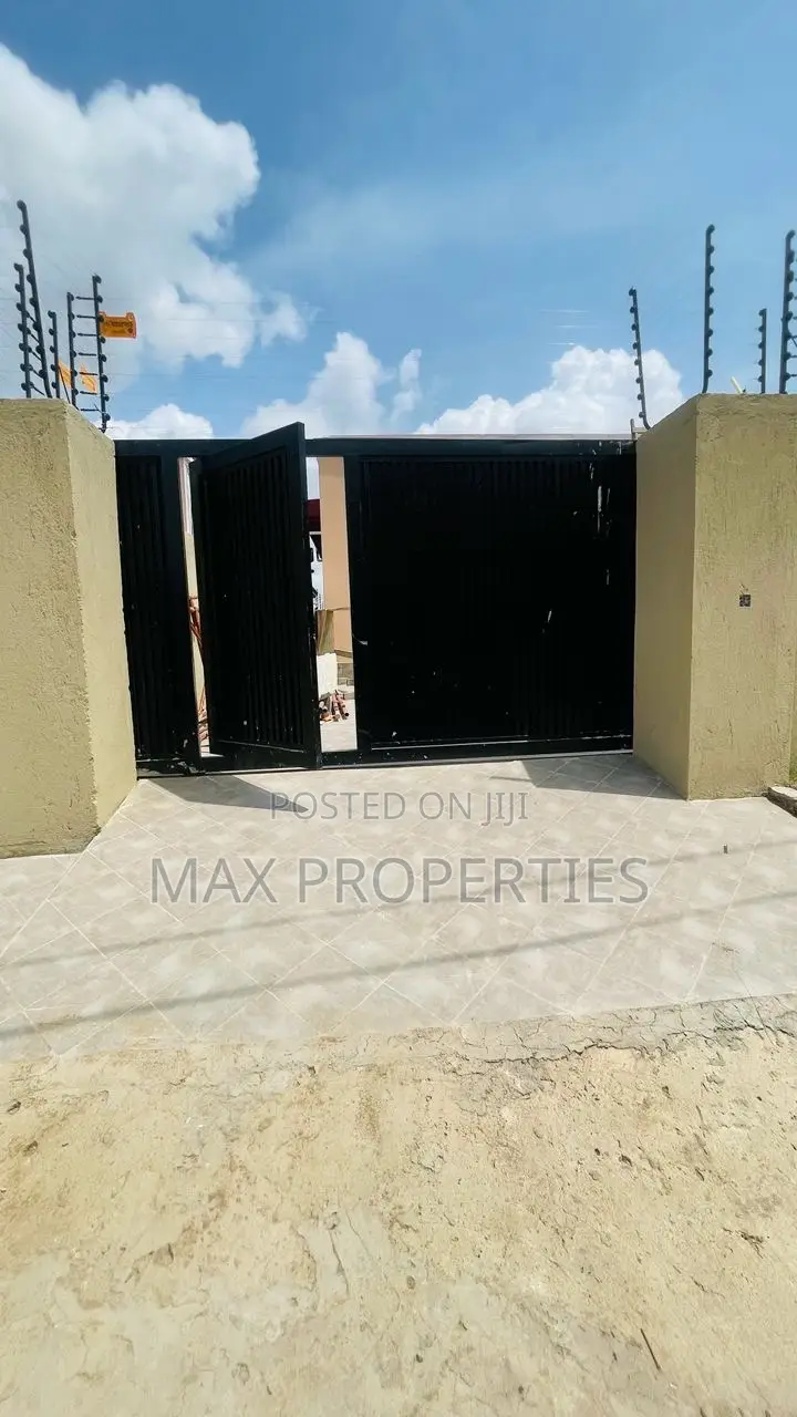 3bdrm House in Pokuase for sale