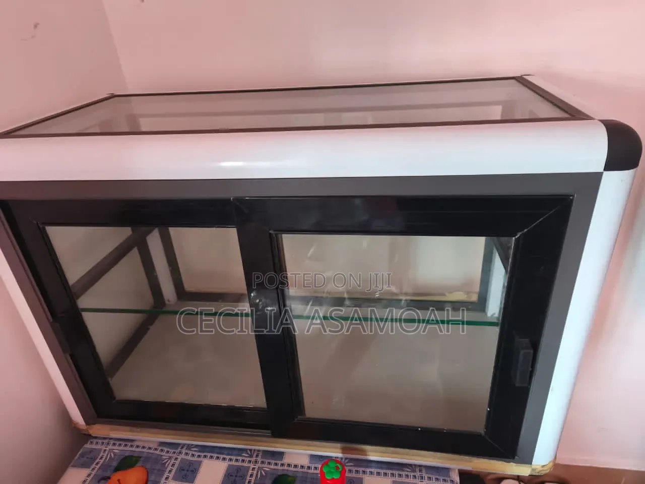 Show Case (Glass Display)