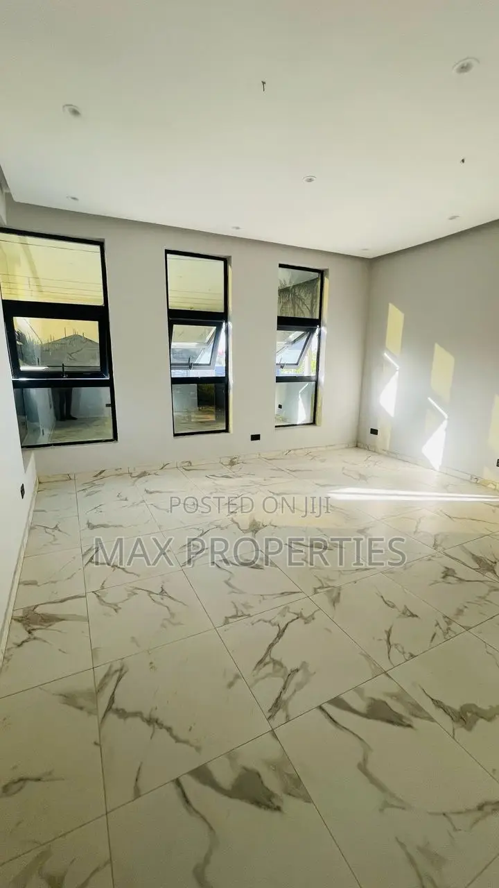 6bdrm House in Amasaman for sale