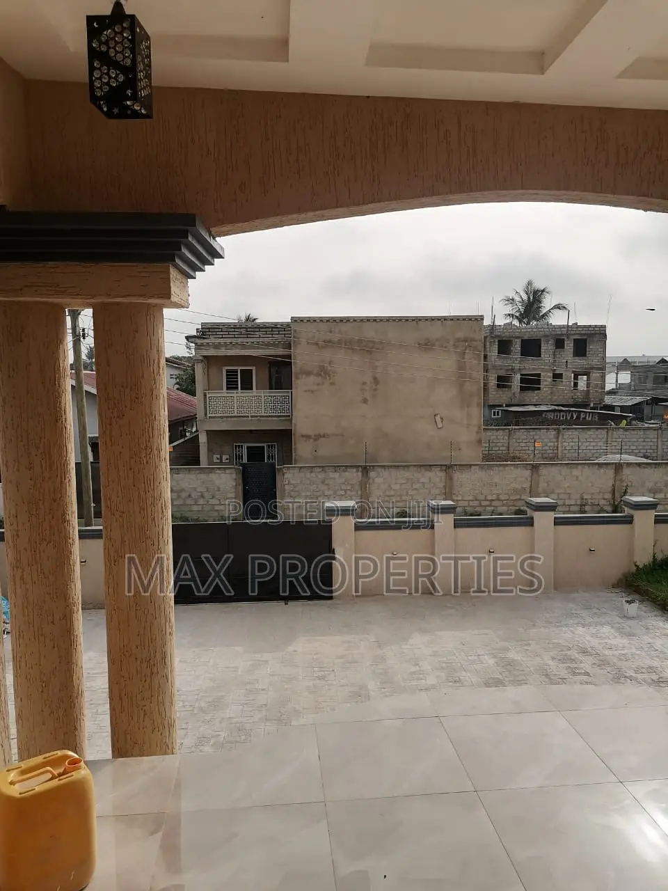 6bdrm House in Amasaman for sale