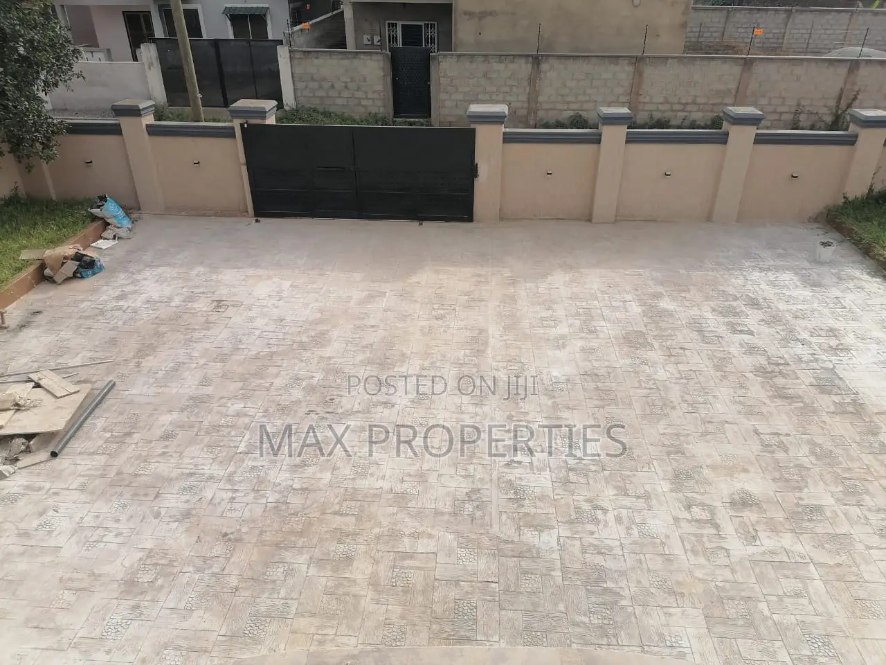 6bdrm House in Amasaman for sale