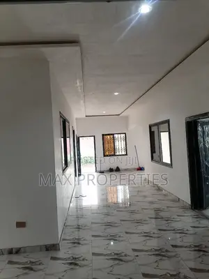 5bdrm House in Amasaman for sale