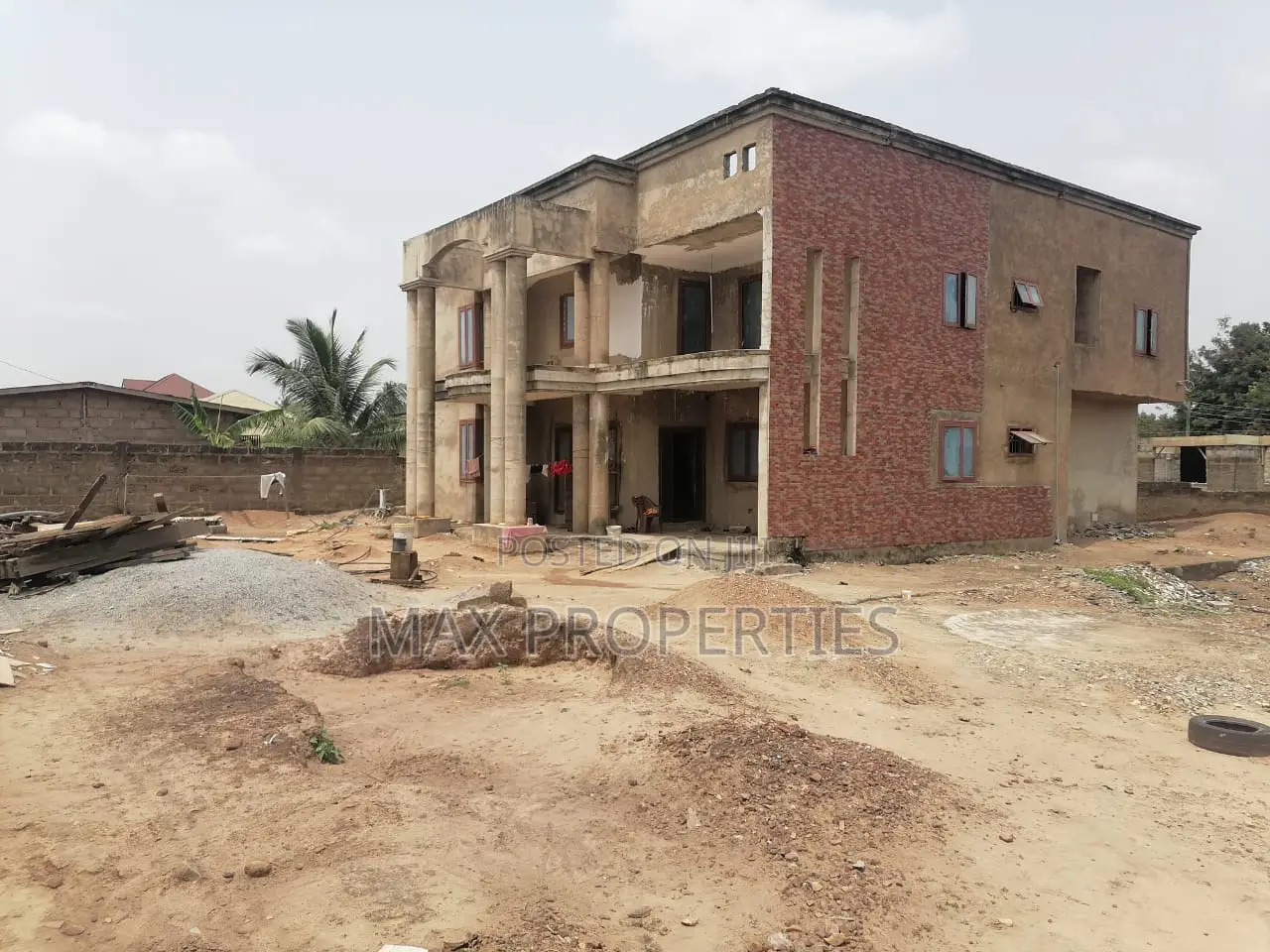 5bdrm House in Amasaman for sale
