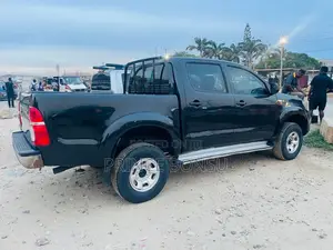 Toyota Hilux 2013 Black