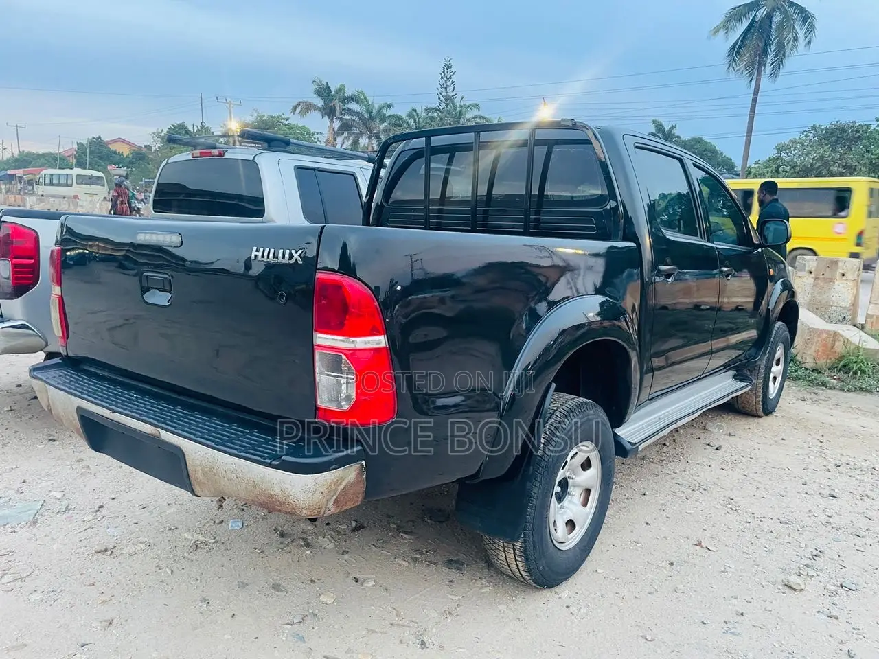 Toyota Hilux 2013 Black