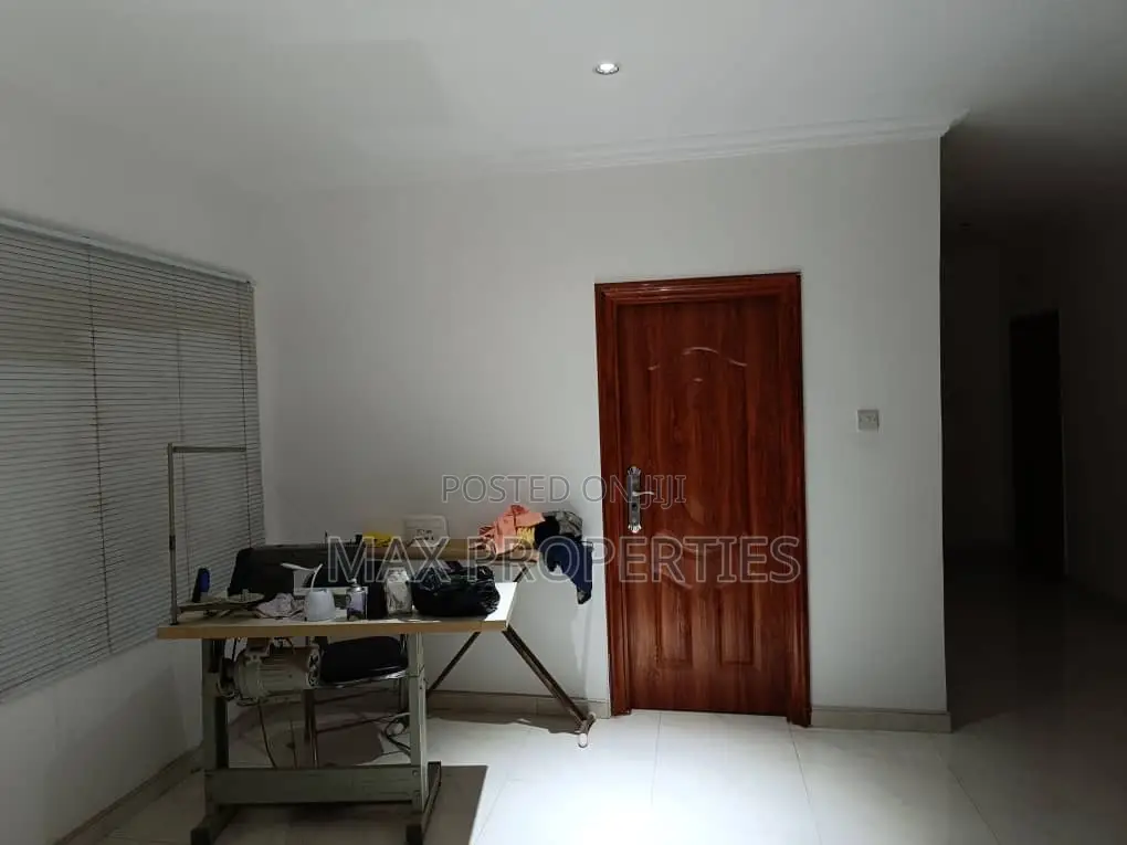 5bdrm House in Amasaman for sale