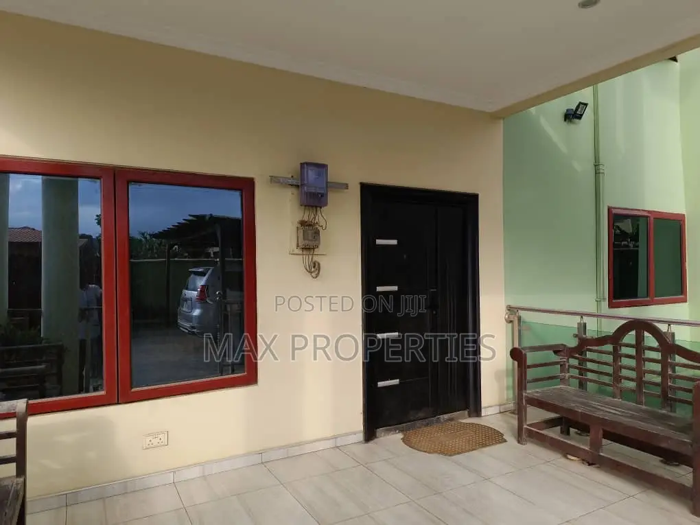 5bdrm House in Amasaman for sale