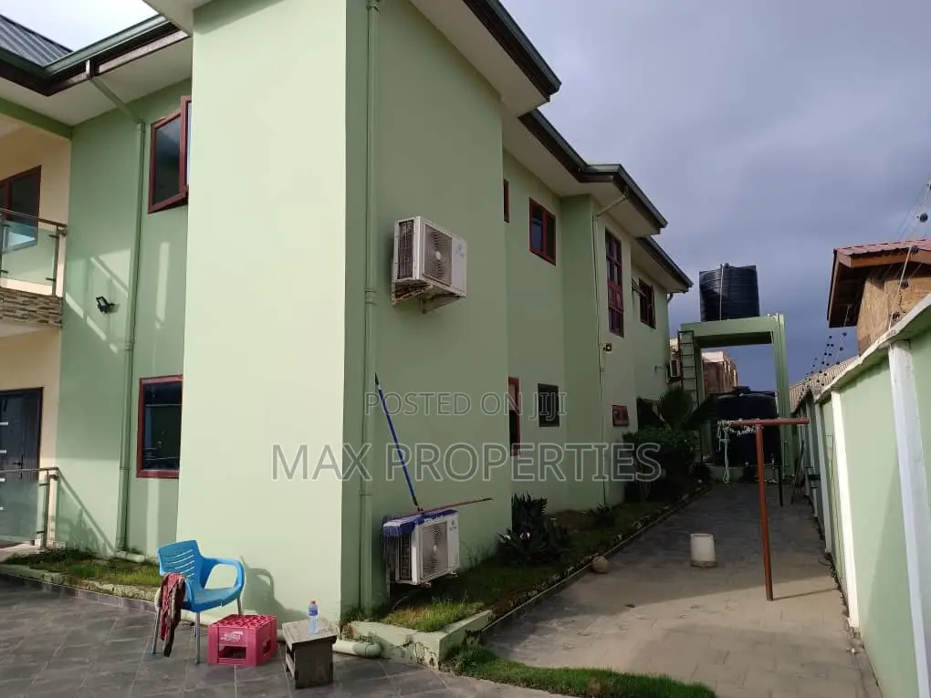 5bdrm House in Amasaman for sale