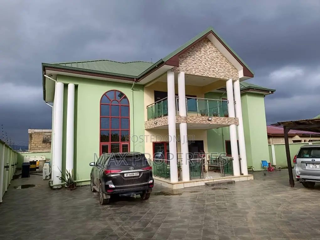5bdrm House in Amasaman for sale