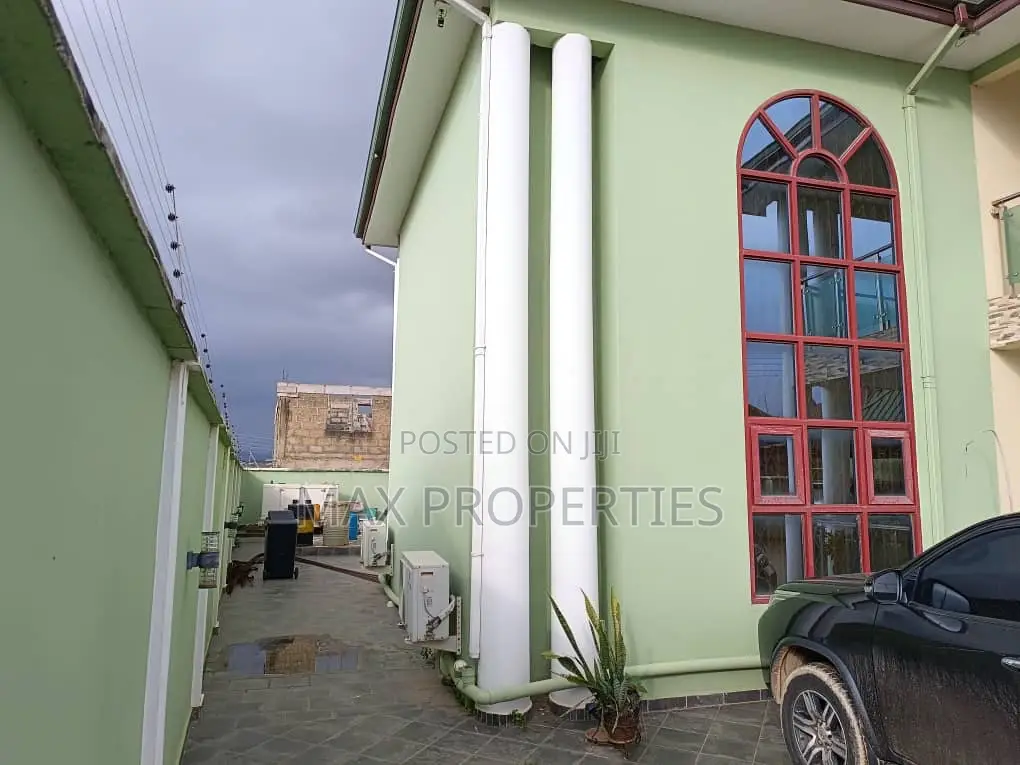 5bdrm House in Amasaman for sale