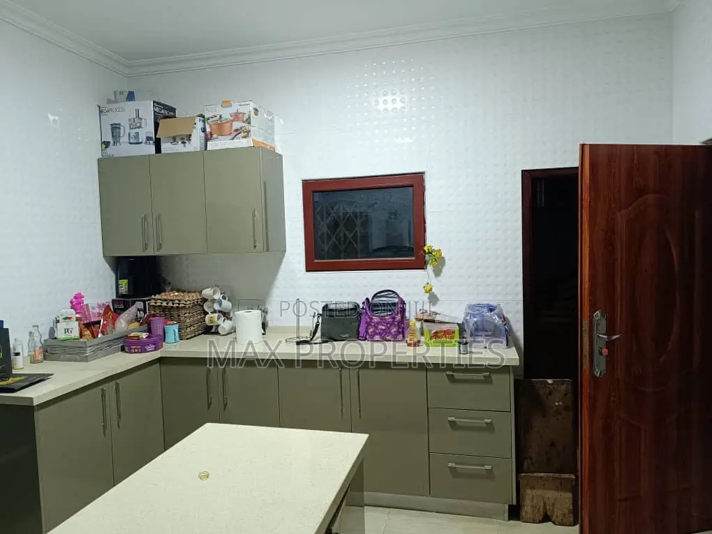 5bdrm House in Amasaman for sale