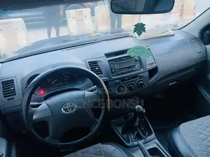 Toyota Hilux 2013 Black