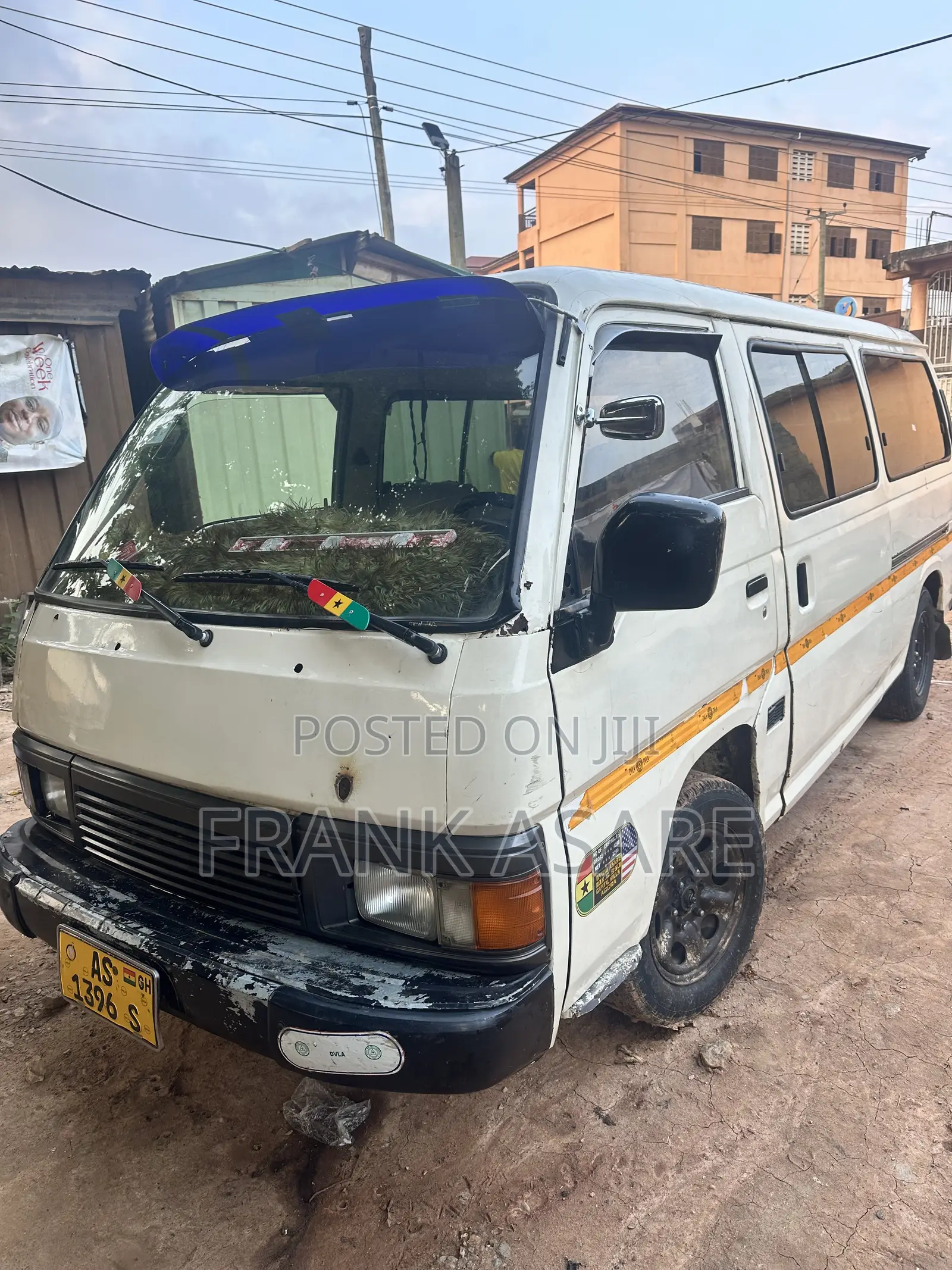Nissan Caravan (Urvan) 2000 Beige