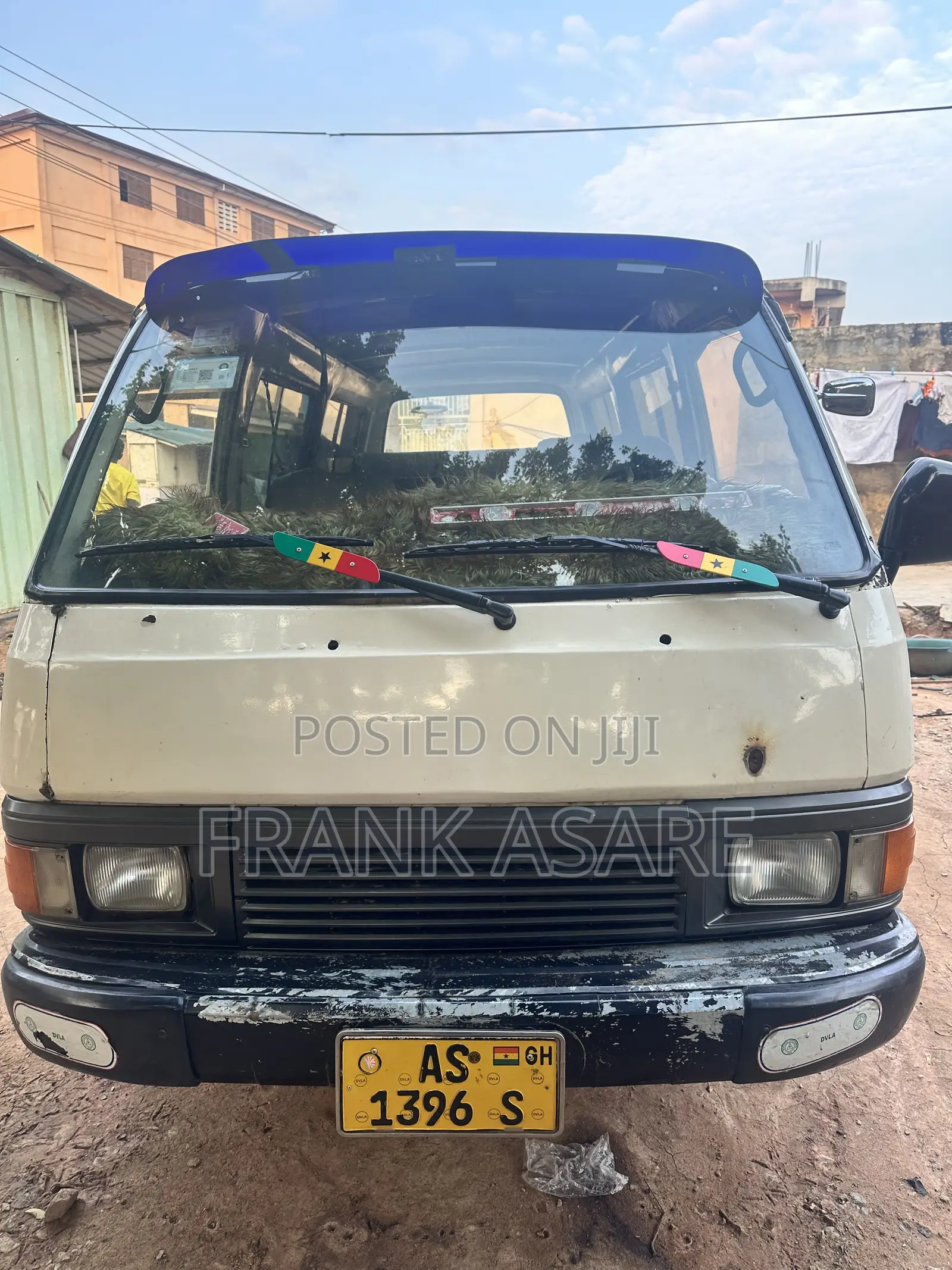 Nissan Caravan (Urvan) 2000 Beige