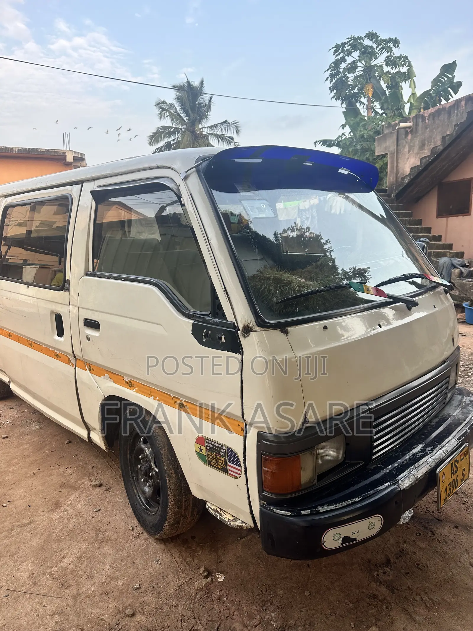 Nissan Caravan (Urvan) 2000 Beige