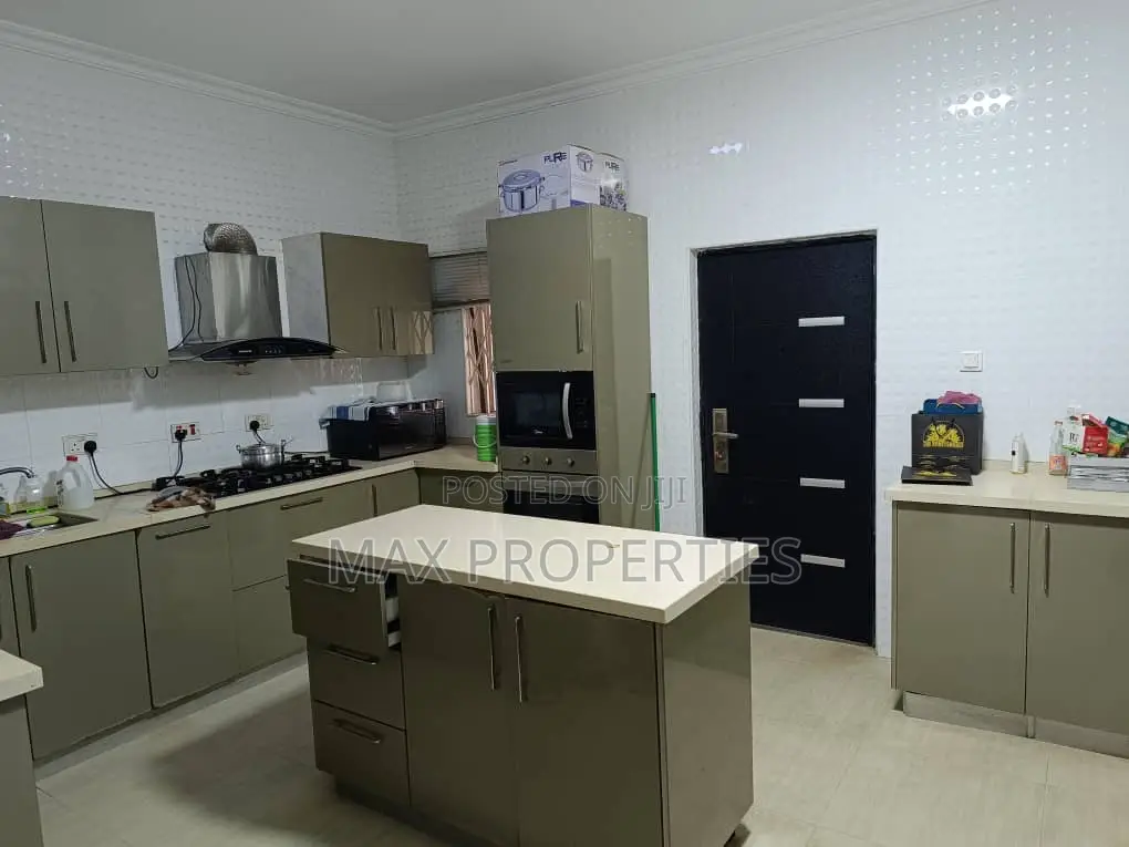 5bdrm House in Amasaman for sale