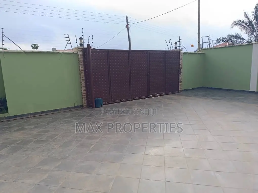 5bdrm House in Amasaman for sale