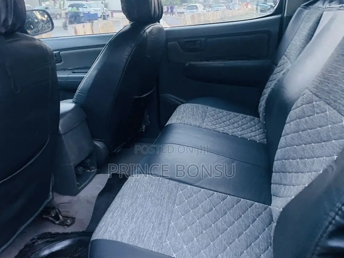 Toyota Hilux 2013 Black