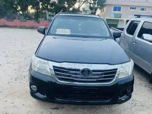Toyota Hilux 2013 Black