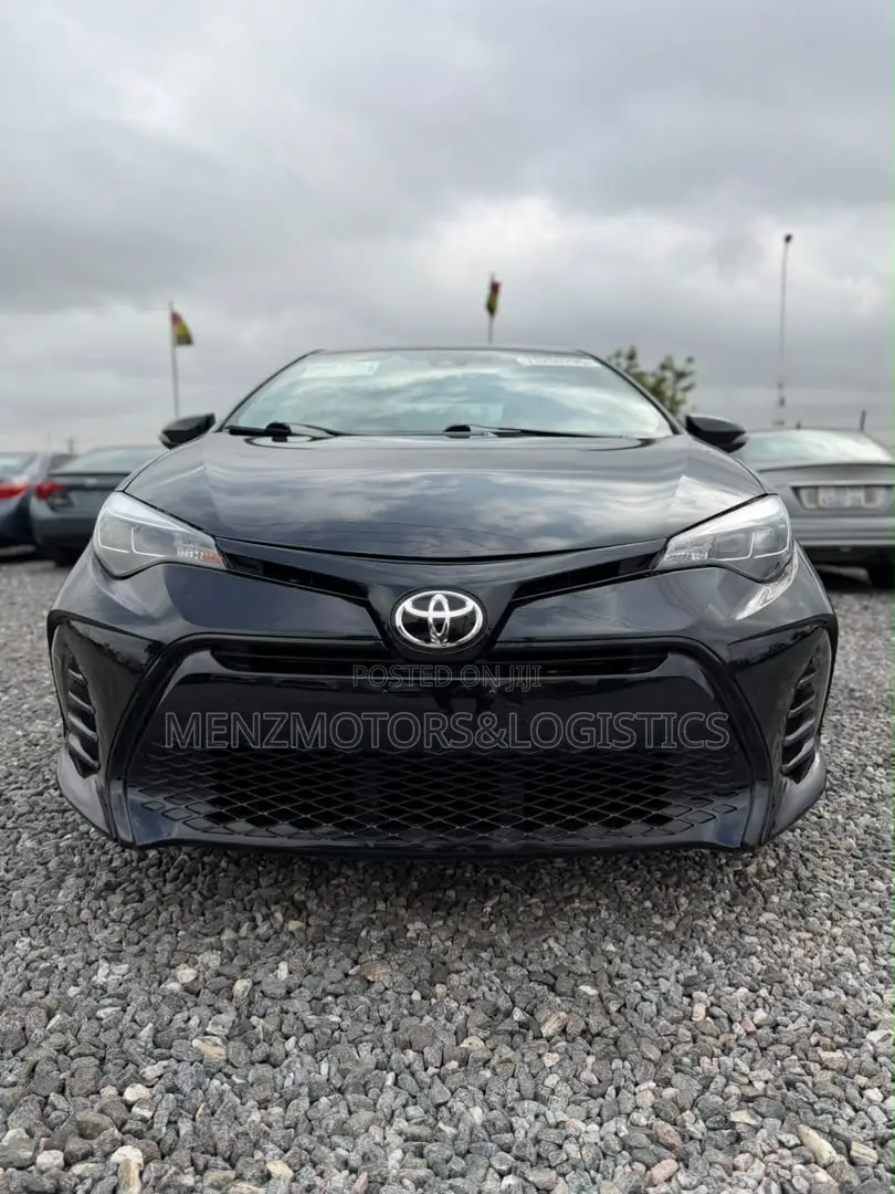 Toyota Corolla SE (1.8L 4cyl 2A) 2018 Black
