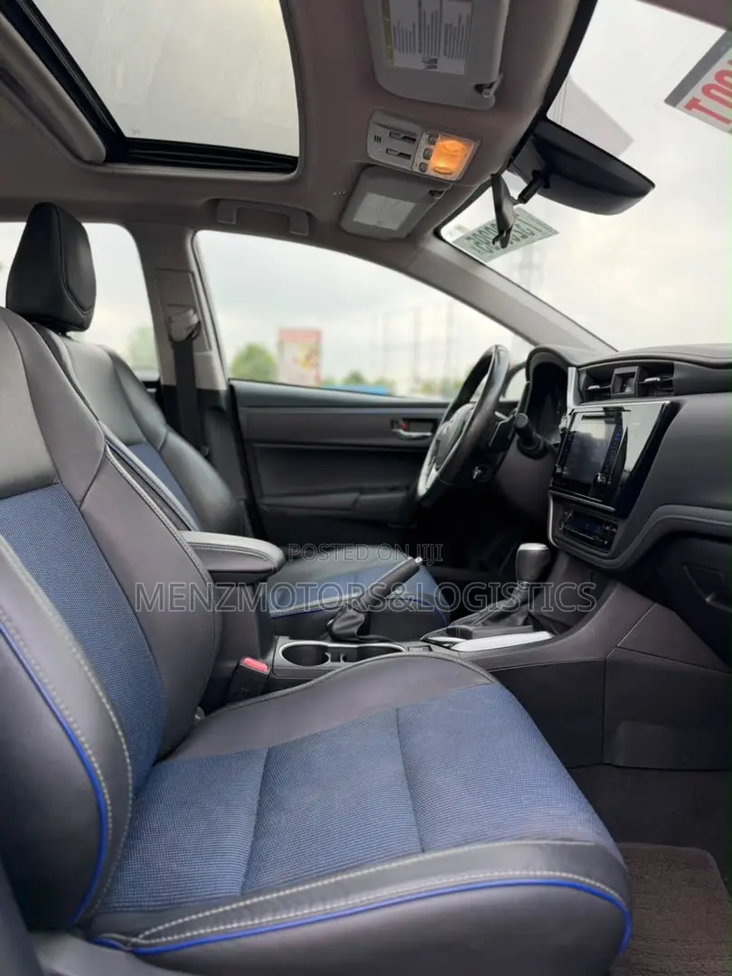 Toyota Corolla SE (1.8L 4cyl 2A) 2018 Black