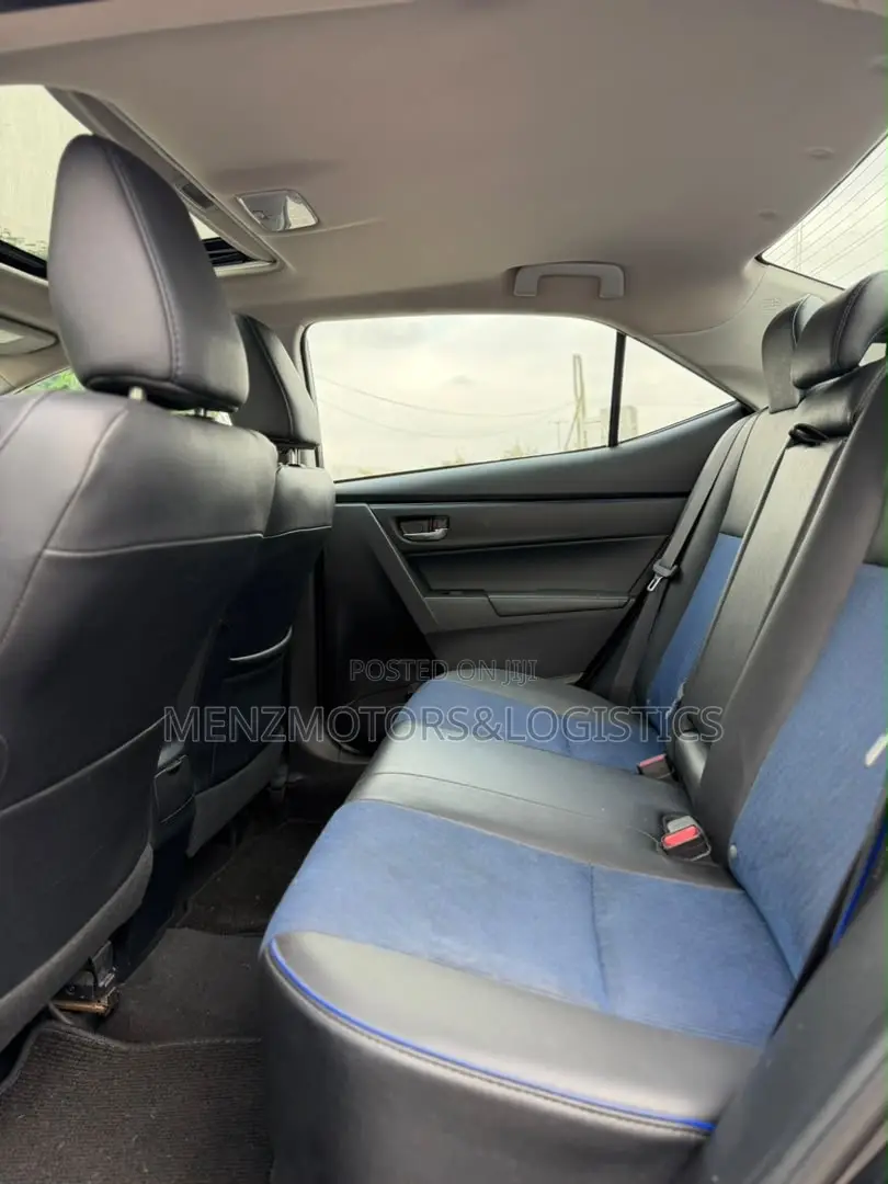 Toyota Corolla SE (1.8L 4cyl 2A) 2018 Black