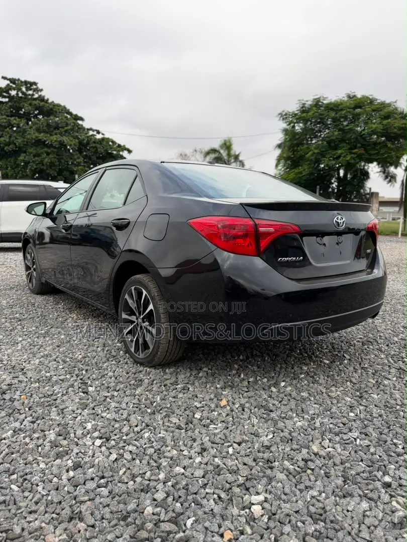 Toyota Corolla SE (1.8L 4cyl 2A) 2018 Black