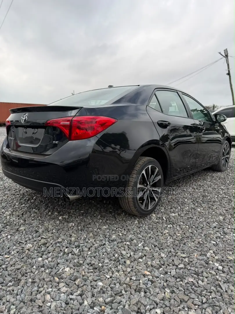 Toyota Corolla SE (1.8L 4cyl 2A) 2018 Black