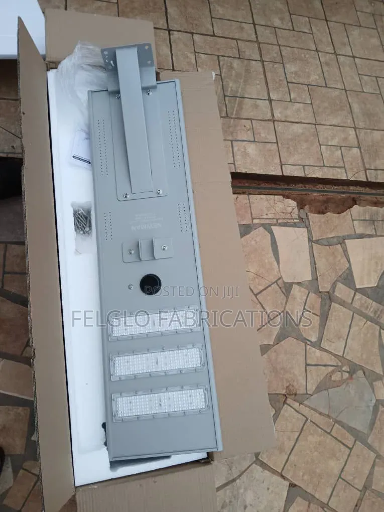 150w Solar Integrated Streetlight Complete With Galvanized Round Pole