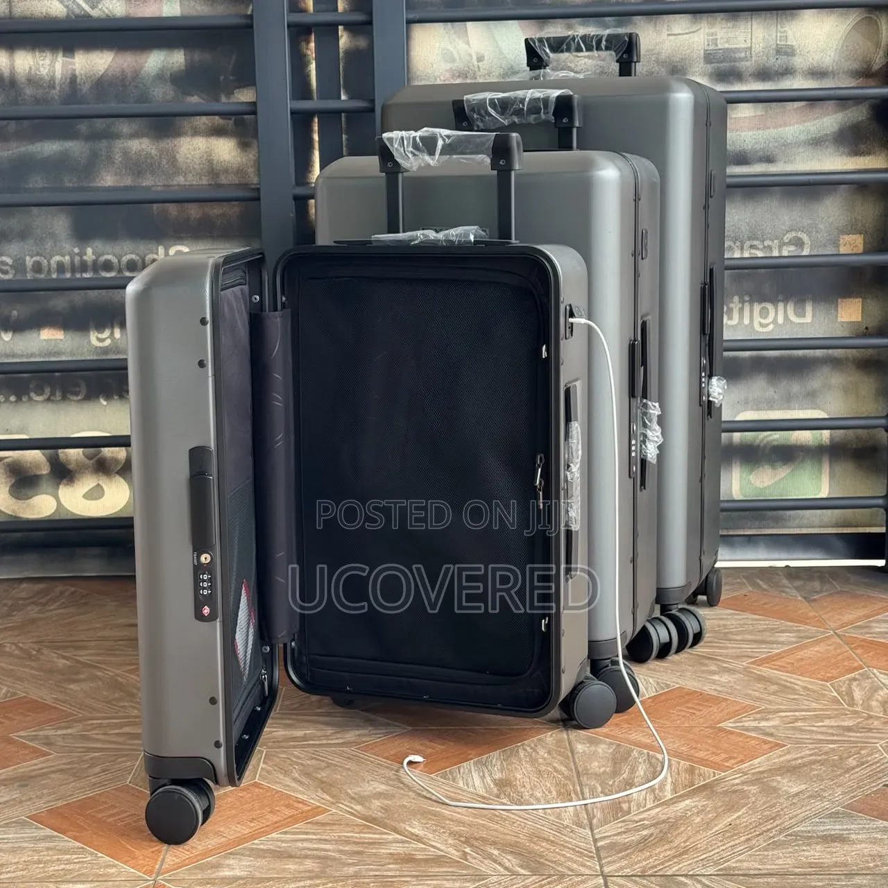 Lingsong Luggage Set Features a Durable, Hardshell Design.