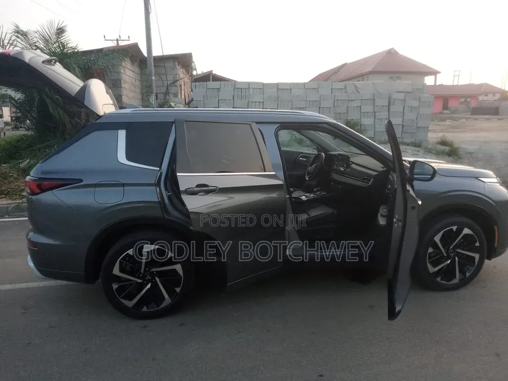 Mitsubishi Outlander SEL Launch Edition 2022 Gray