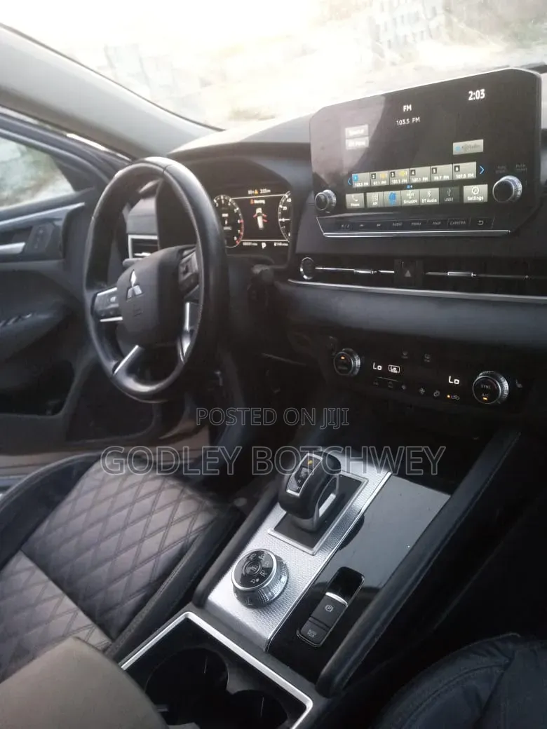 Mitsubishi Outlander SEL Launch Edition 2022 Gray