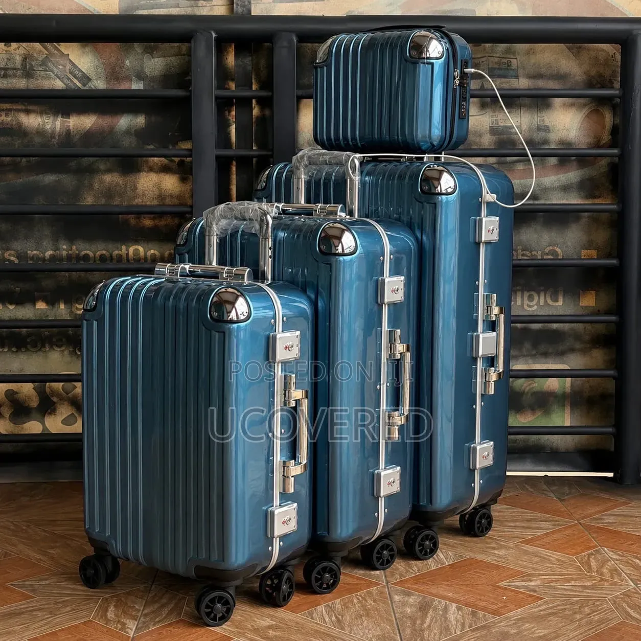 Generic Aluminum-Frame Zipperless Luggage Sets.