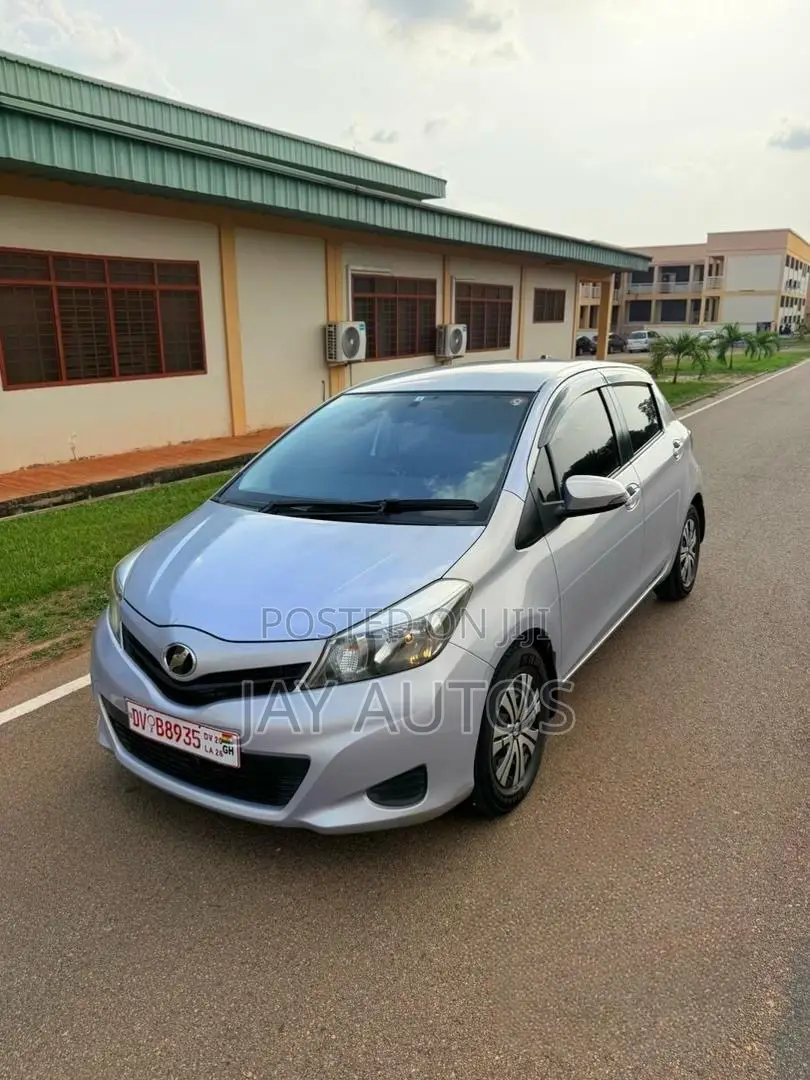 Toyota Vitz 1.3 AWD 5dr 2013 Silver