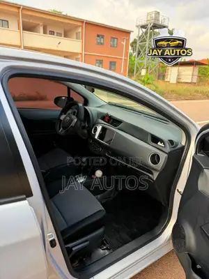 Toyota Vitz 1.3 AWD 5dr 2013 Silver