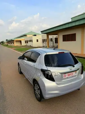 Toyota Vitz 1.3 AWD 5dr 2013 Silver