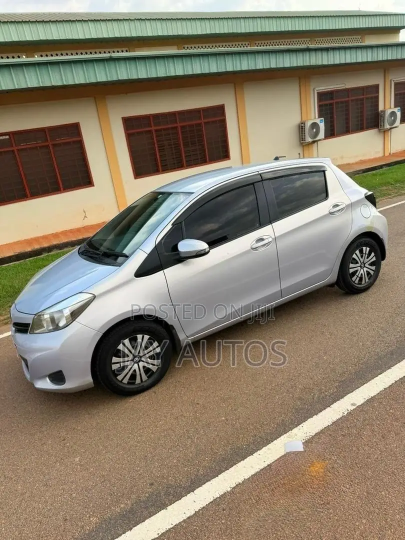 Toyota Vitz 1.3 AWD 5dr 2013 Silver
